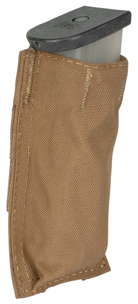 Recon magazine pouch pistol with retaining clip